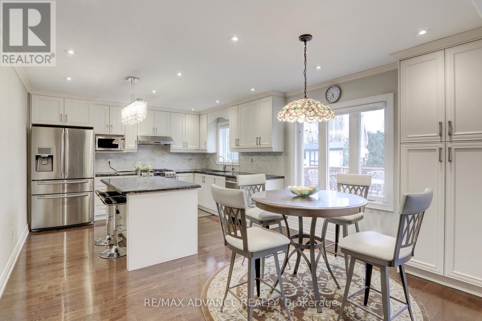 19 Abbeywood Trail, Toronto (Banbury-Don Mills), Ontario  M3B 3B4 - Photo 17 - C12691260