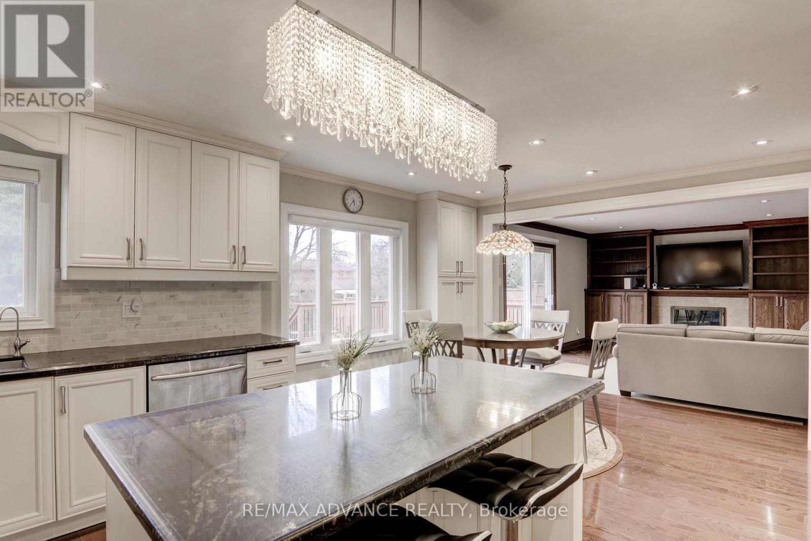 19 Abbeywood Trail, Toronto (Banbury-Don Mills), Ontario  M3B 3B4 - Photo 19 - C12691260