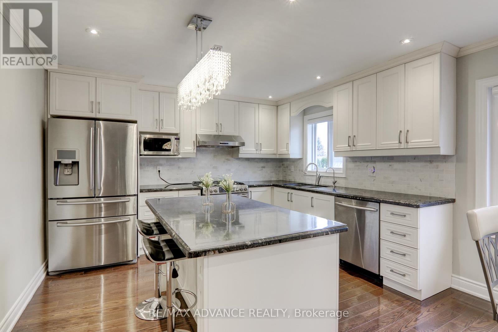 19 Abbeywood Trail, Toronto (Banbury-Don Mills), Ontario  M3B 3B4 - Photo 20 - C12691260