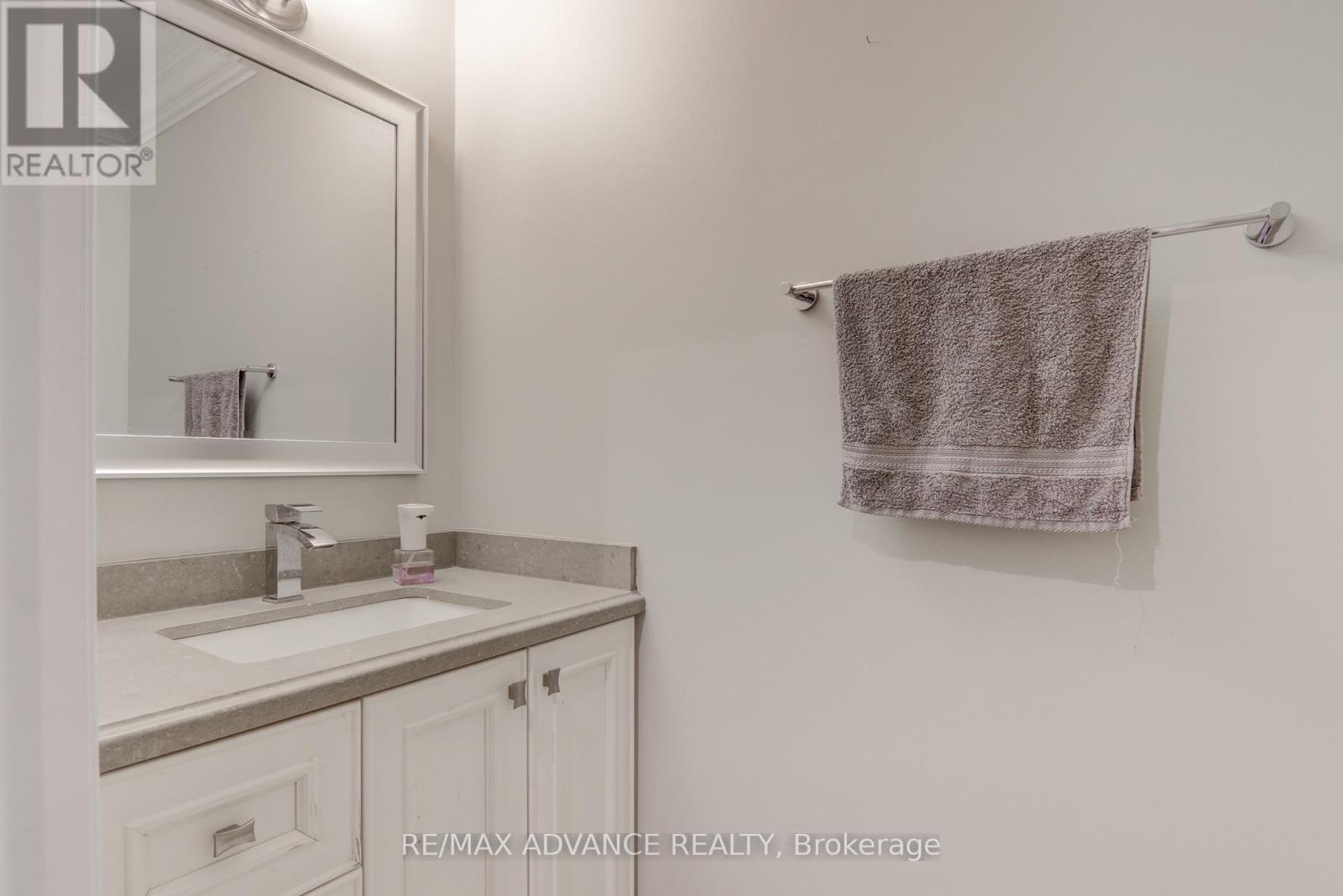 19 Abbeywood Trail, Toronto (Banbury-Don Mills), Ontario  M3B 3B4 - Photo 24 - C12691260