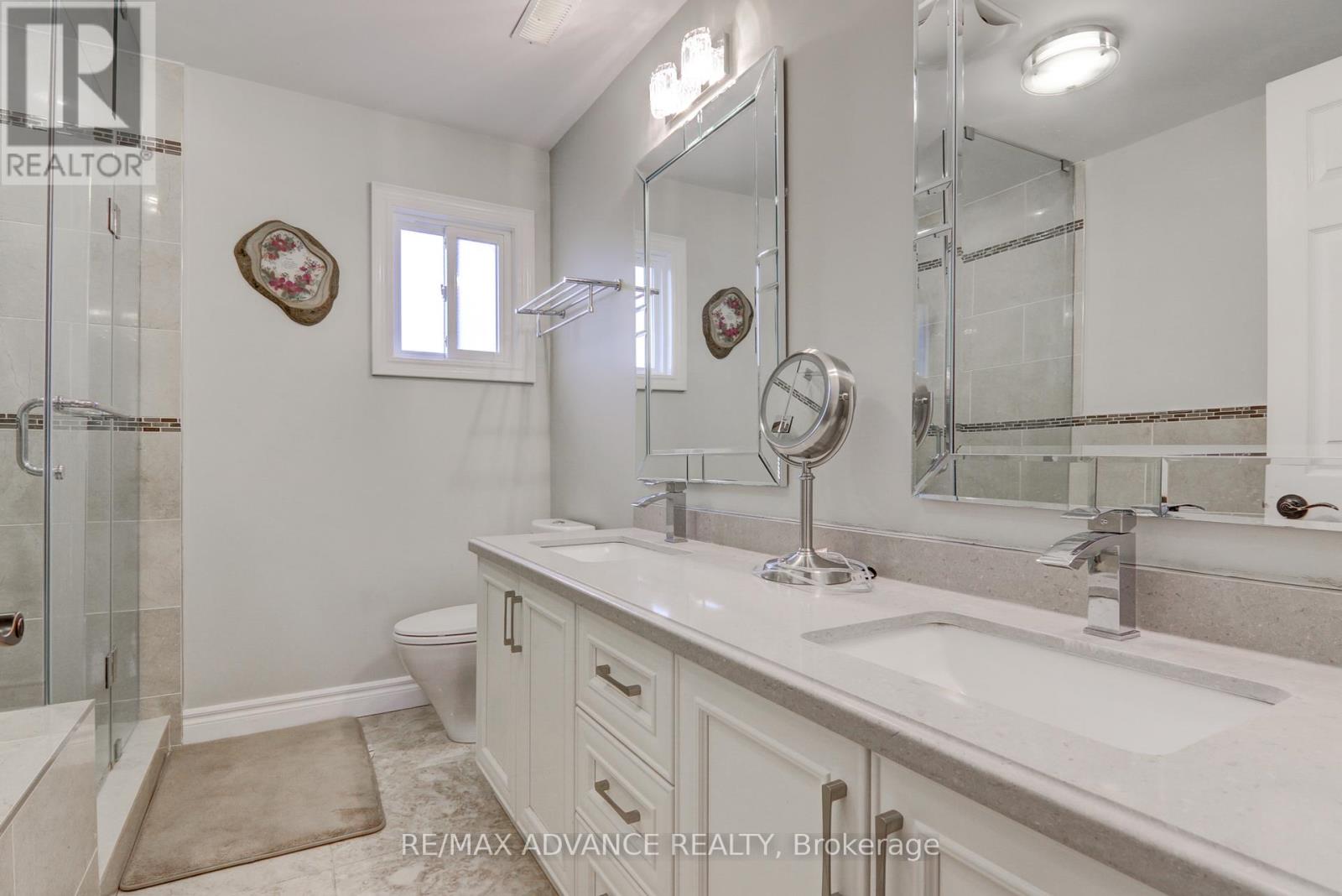 19 Abbeywood Trail, Toronto (Banbury-Don Mills), Ontario  M3B 3B4 - Photo 28 - C12691260