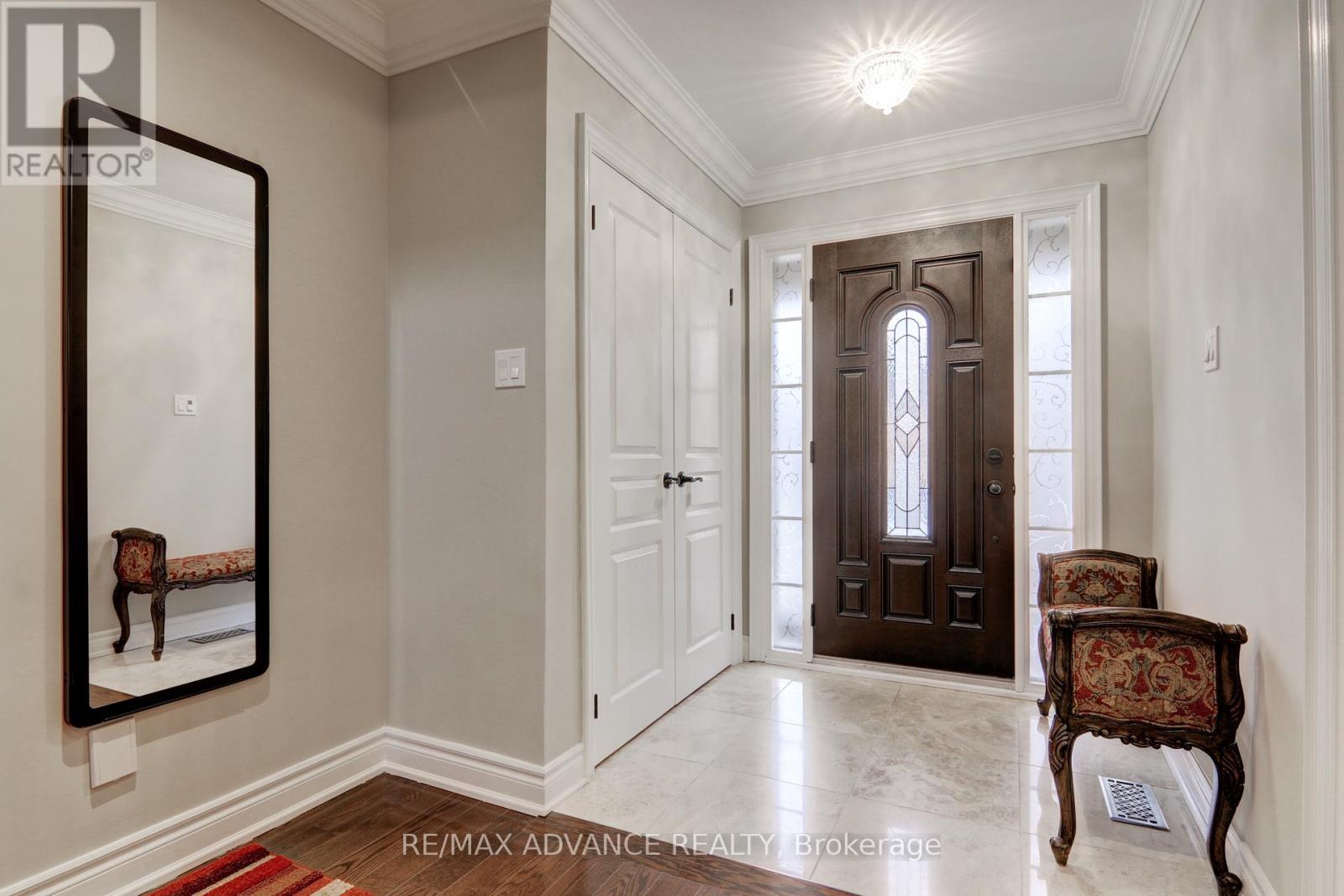 19 Abbeywood Trail, Toronto (Banbury-Don Mills), Ontario  M3B 3B4 - Photo 3 - C12691260