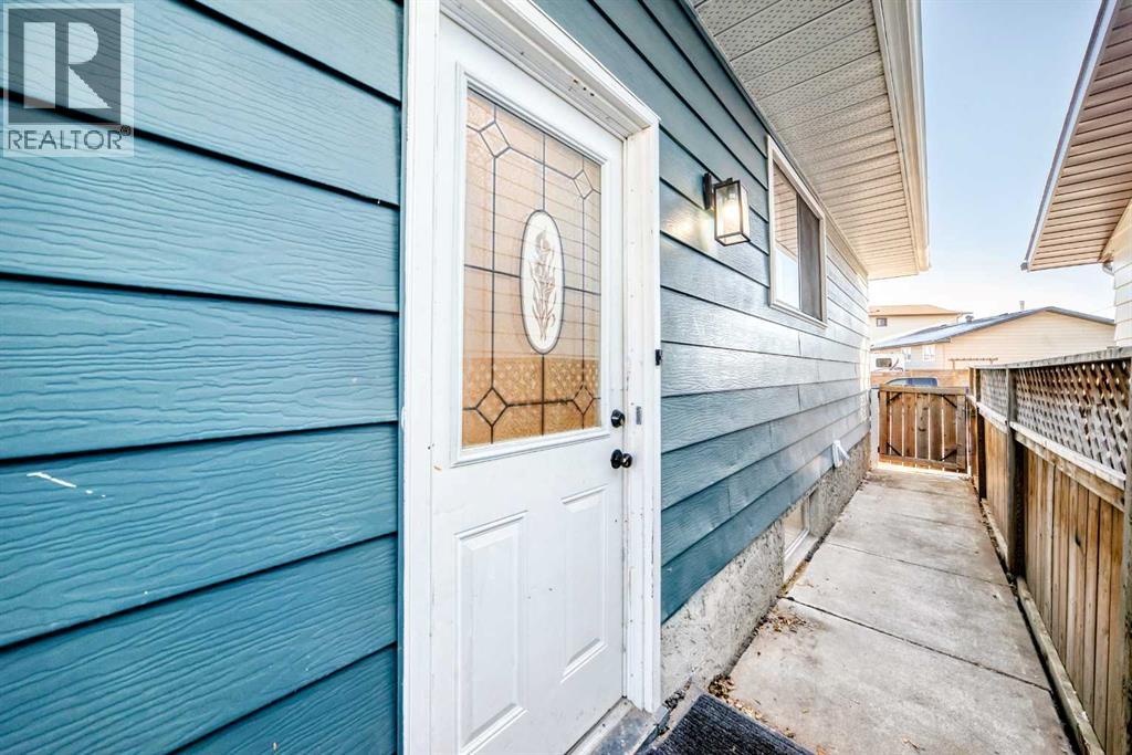 16 Bermondsey Crescent Nw, Calgary, Alberta  T3K 1W2 - Photo 35 - A2277848