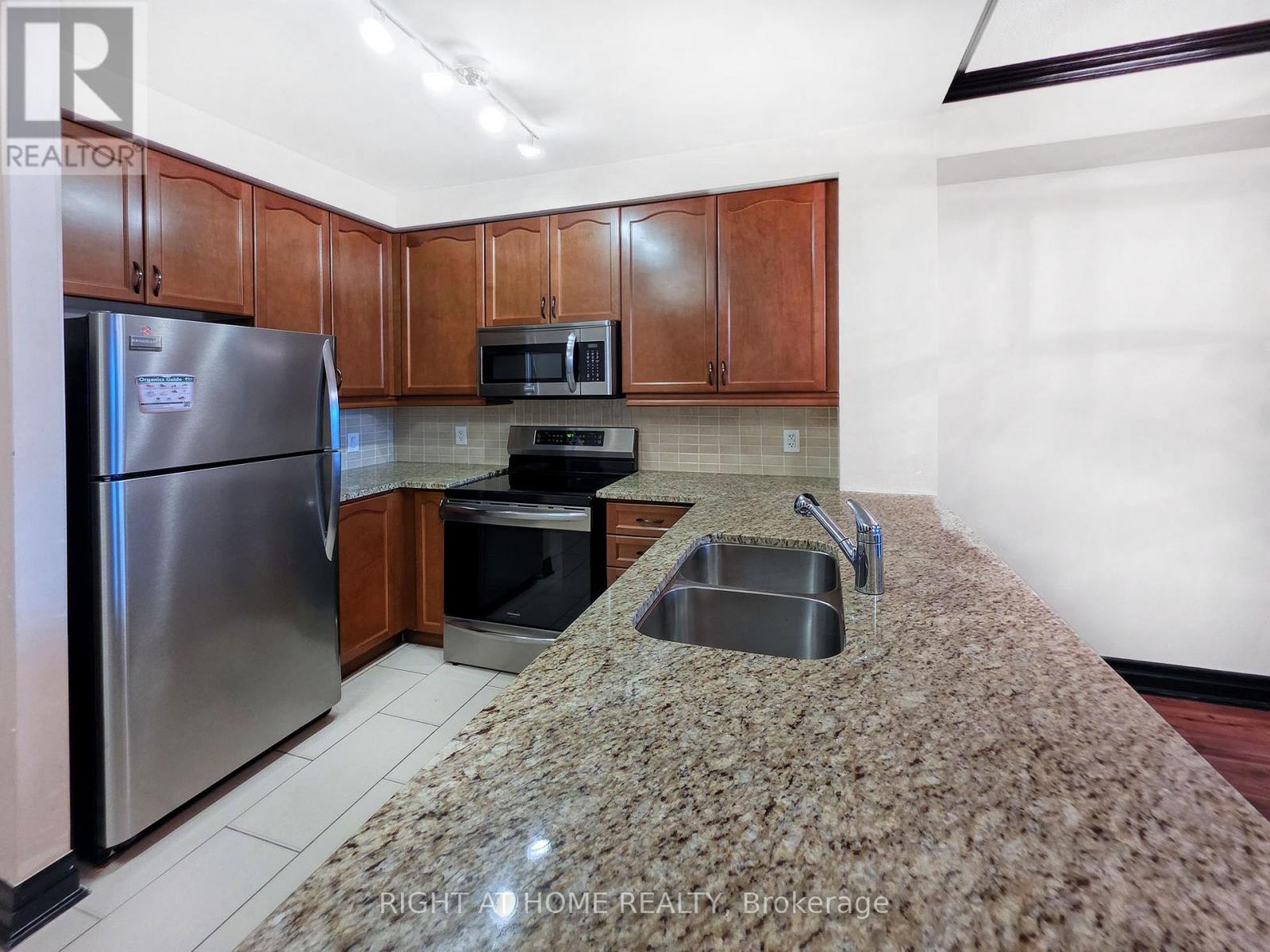 508 - 100 John Street, Brampton, Ontario  L6W 0A8 - Photo 3 - W12546302