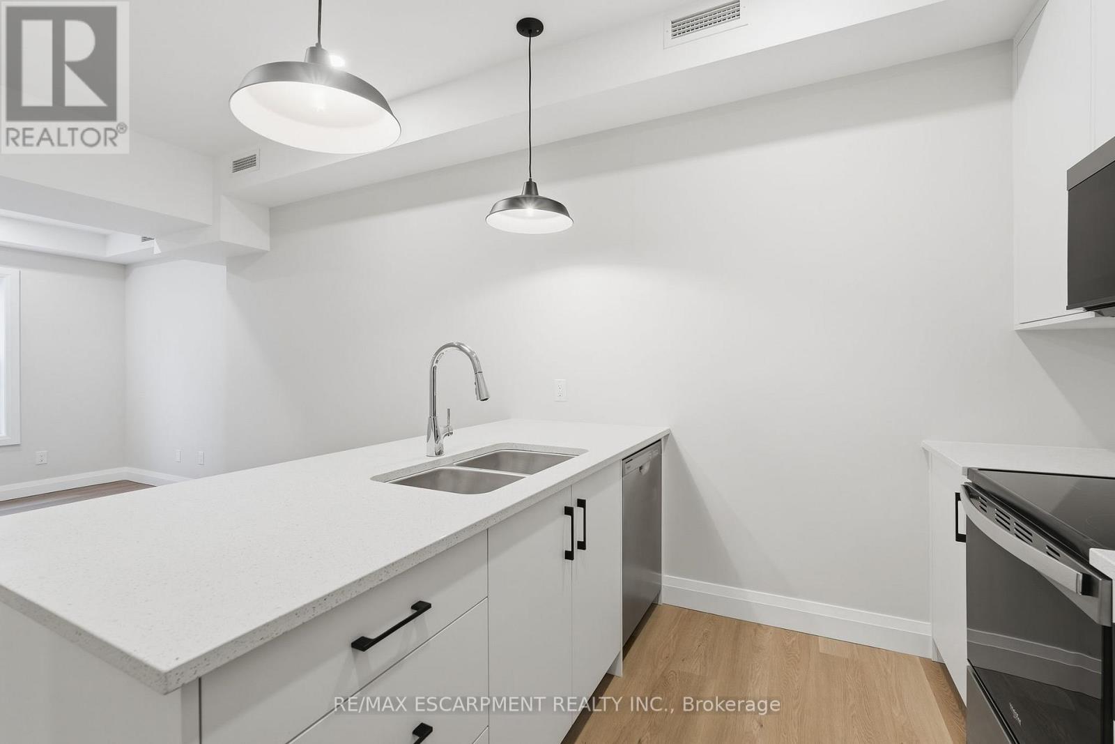 1 - 231 Park Street N, Hamilton (Central), Ontario  L8L 1L9 - Photo 11 - X12651822