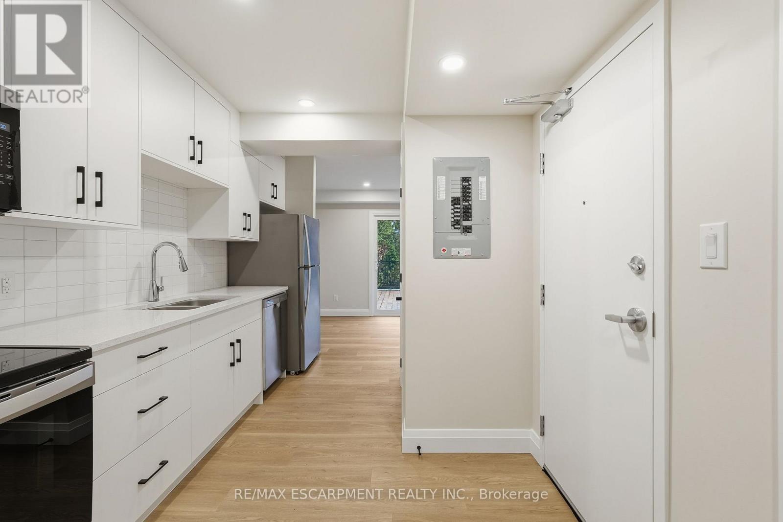 4 - 231 Park Street N, Hamilton, Ontario  L8L 1L9 - Photo 6 - X12651940