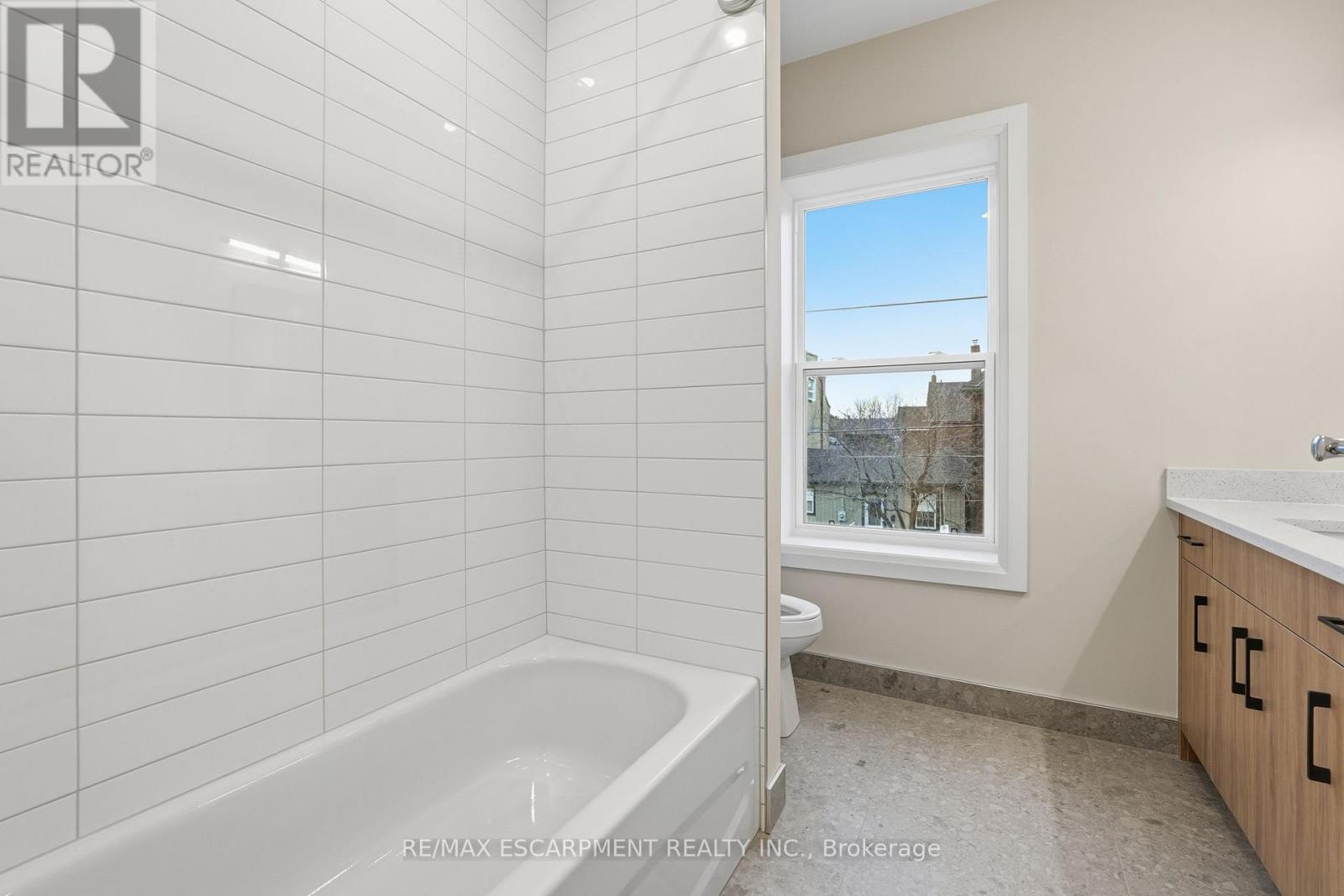 3 - 231 Park Street N, Hamilton (Central), Ontario  L8L 1L9 - Photo 15 - X12652032