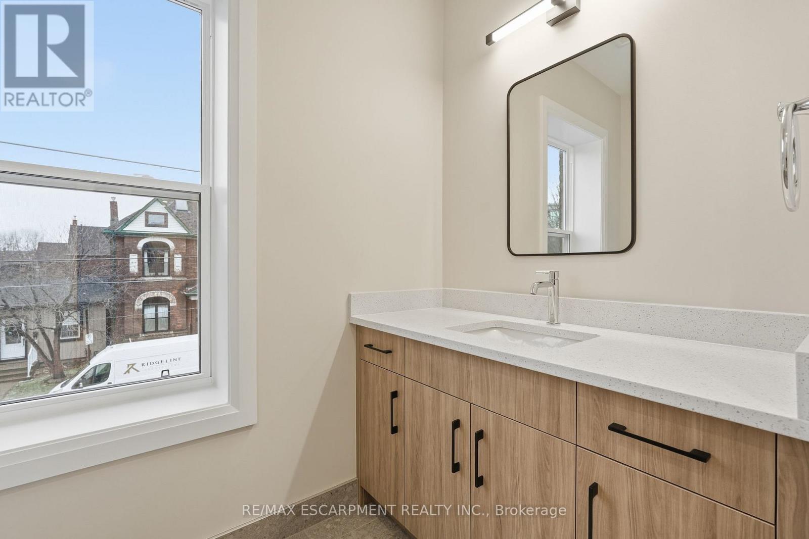 3 - 231 Park Street N, Hamilton (Central), Ontario  L8L 1L9 - Photo 14 - X12652032