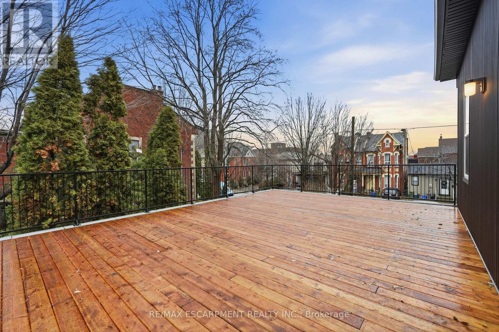 4 - 231 Park Street N, Hamilton, Ontario  L8L 1L9 - Photo 18 - X12651940