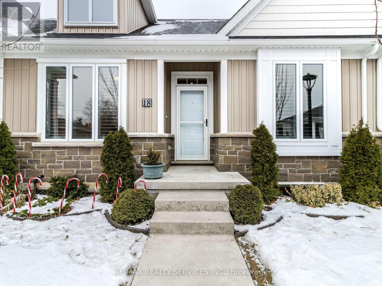 18 Princeton Common Street, St. Catharines, Ontario  L2N 0B7 - Photo 2 - X12689720