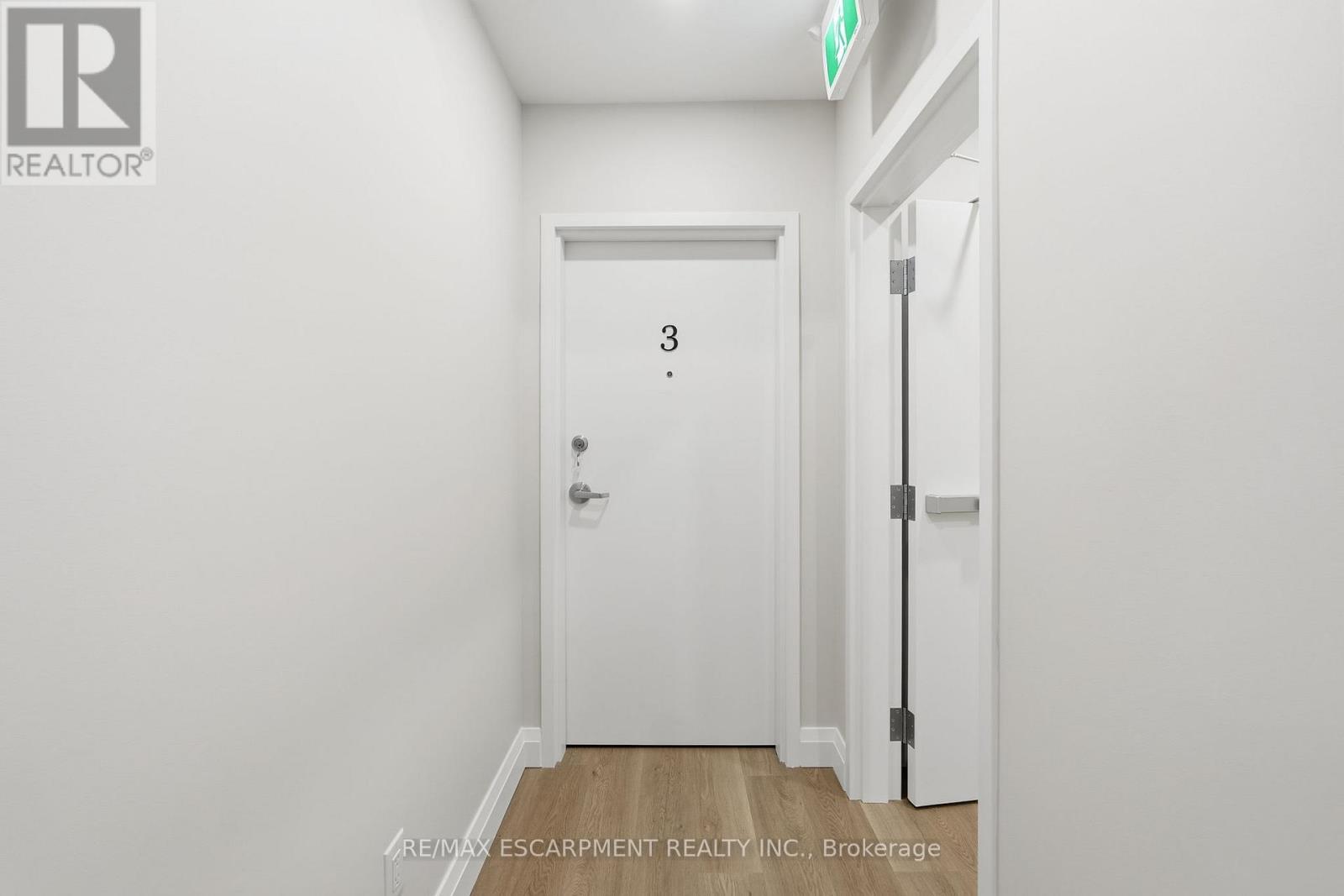 4 - 231 Park Street N, Hamilton, Ontario  L8L 1L9 - Photo 5 - X12651940