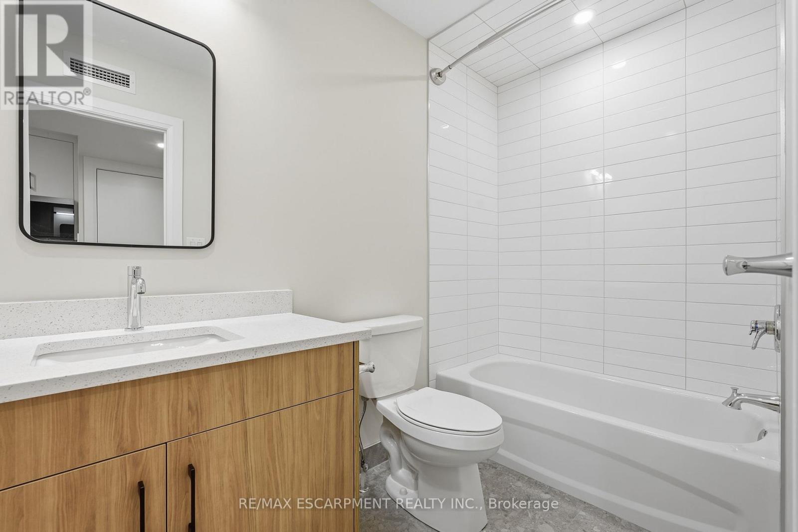 4 - 231 Park Street N, Hamilton, Ontario  L8L 1L9 - Photo 14 - X12651940