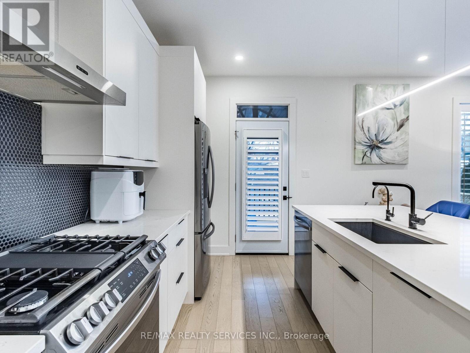 18 Princeton Common Street, St. Catharines, Ontario  L2N 0B7 - Photo 15 - X12689720