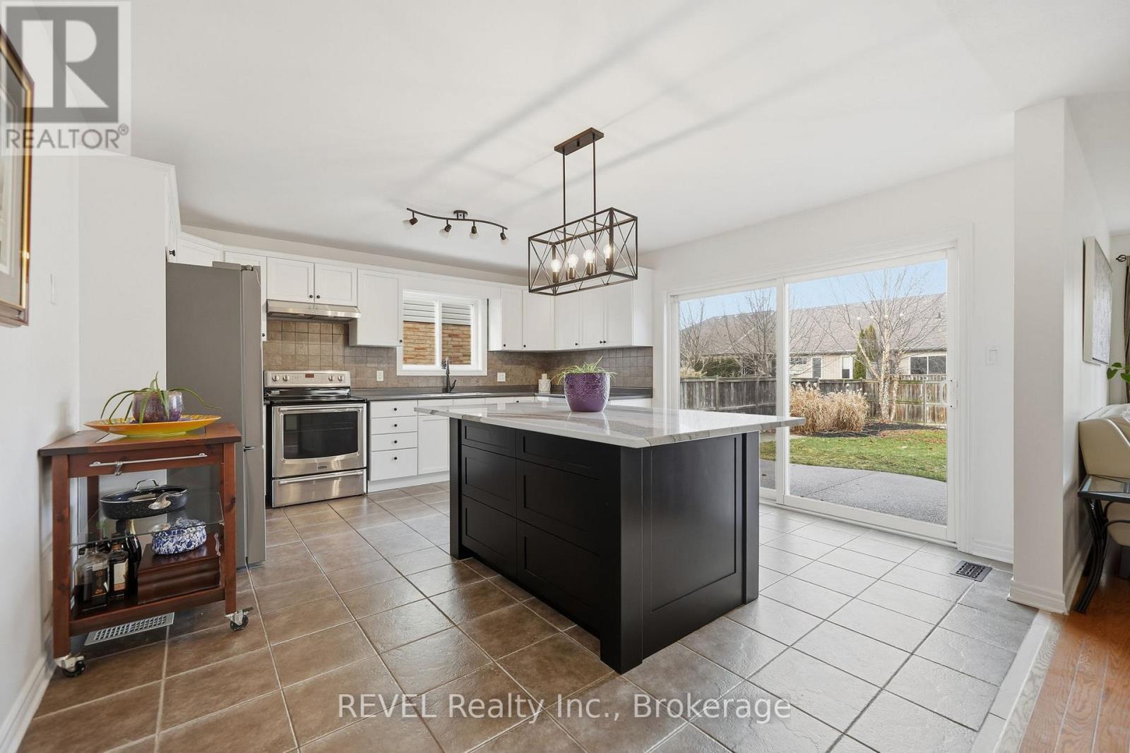 99 Loretta Drive, Niagara-On-The-Lake, Ontario  L0S 1T0 - Photo 11 - X12690674