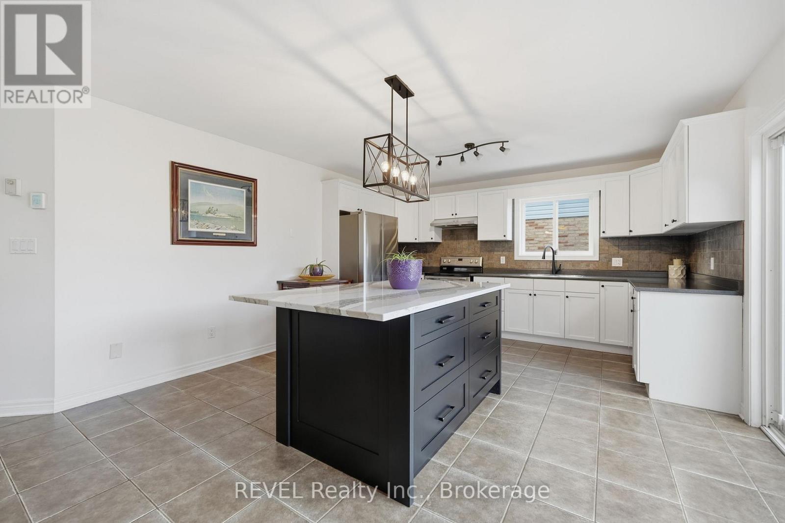 99 Loretta Drive, Niagara-On-The-Lake, Ontario  L0S 1T0 - Photo 10 - X12690674