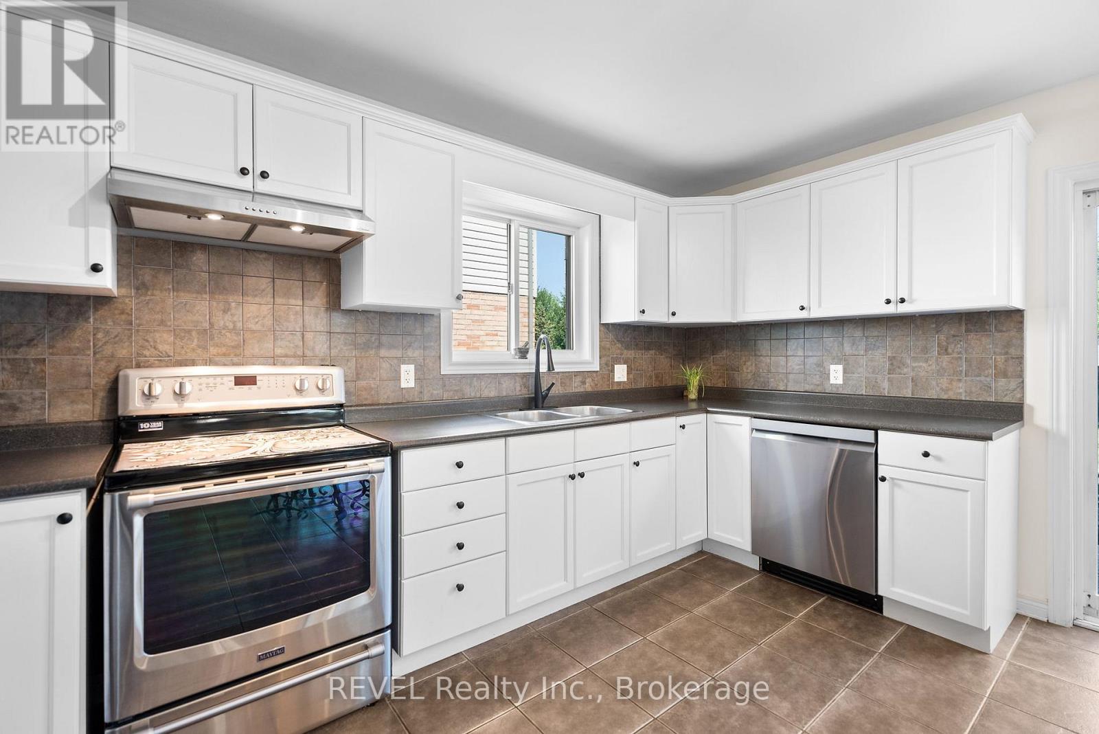 99 Loretta Drive, Niagara-On-The-Lake, Ontario  L0S 1T0 - Photo 9 - X12690674