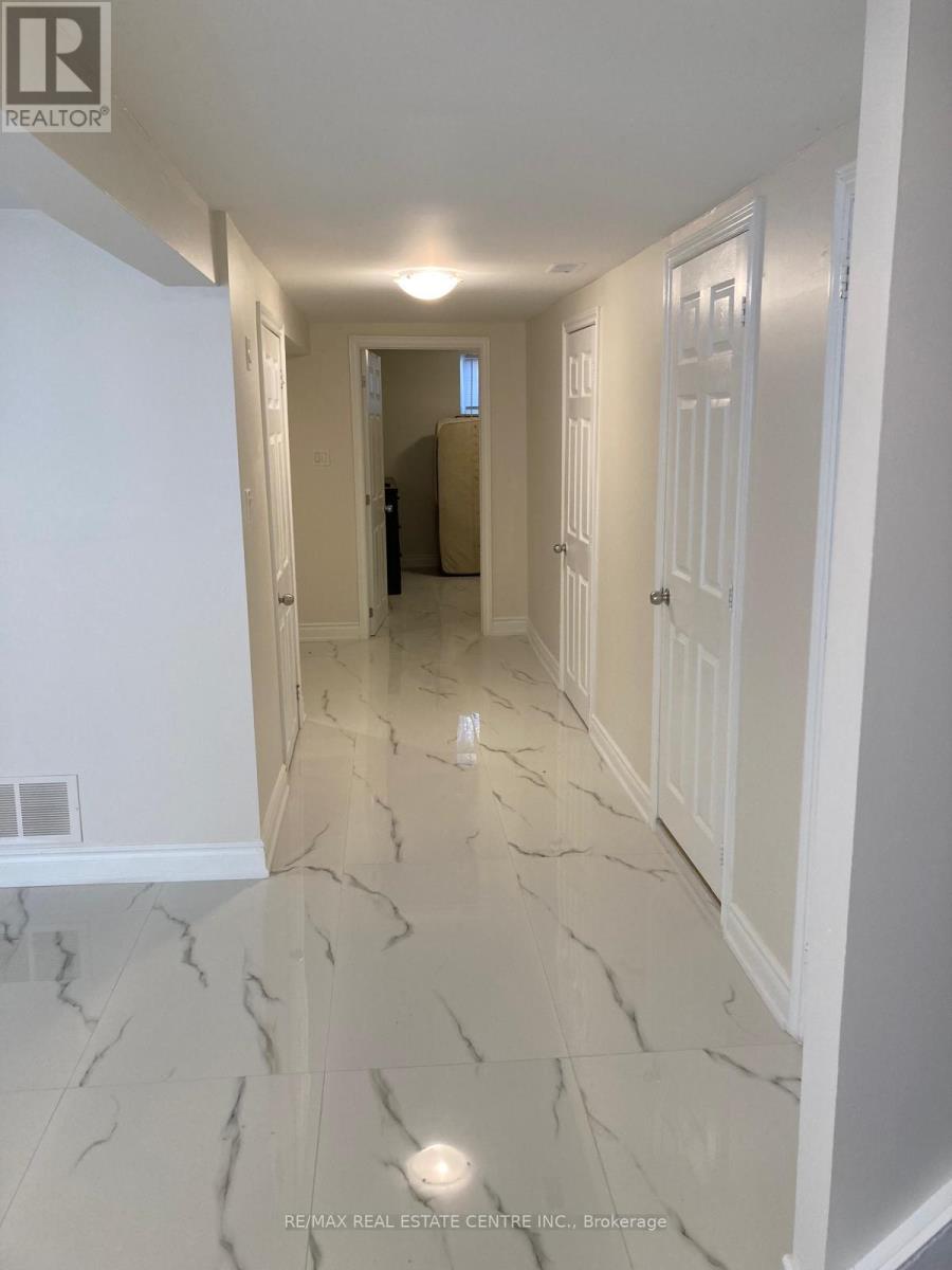 46 Corby Crescent, Brampton, Ontario  L6Y 1H1 - Photo 2 - W12691302