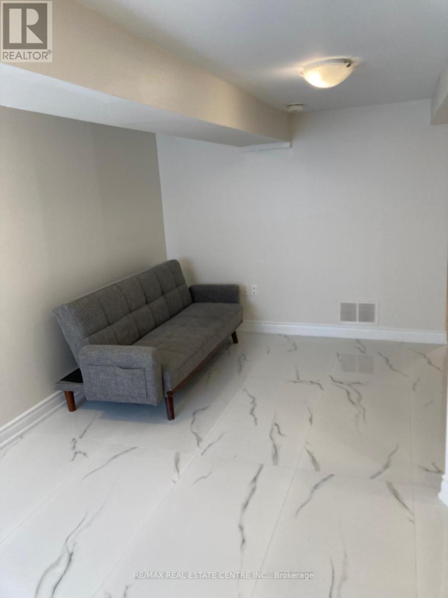 46 Corby Crescent, Brampton, Ontario  L6Y 1H1 - Photo 3 - W12691302