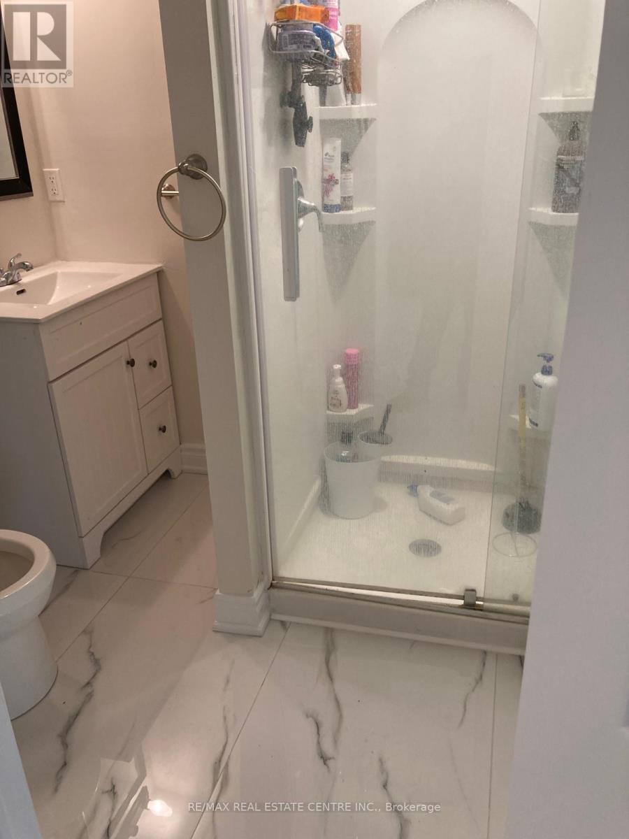 46 Corby Crescent, Brampton, Ontario  L6Y 1H1 - Photo 5 - W12691302