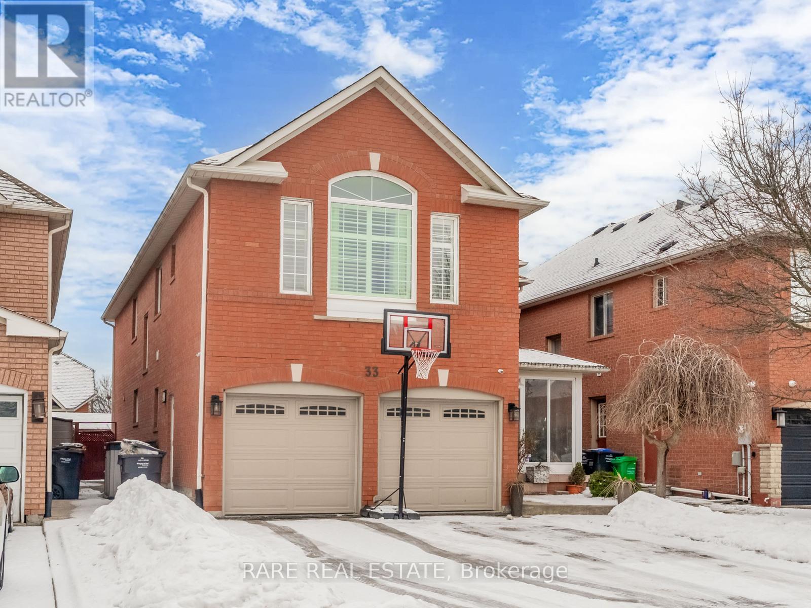 33 Southbend Drive, Brampton, Ontario  L7A 1K5 - Photo 2 - W12691310