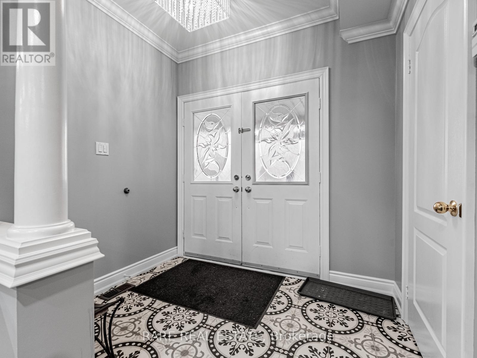 33 Southbend Drive, Brampton, Ontario  L7A 1K5 - Photo 5 - W12691310