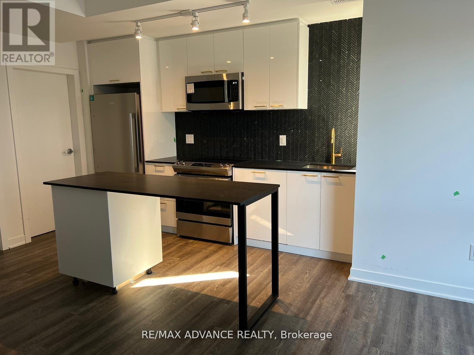 6 - 10 Ed Clark Gardens, Toronto, Ontario  M6N 0B5 - Photo 3 - W12691396