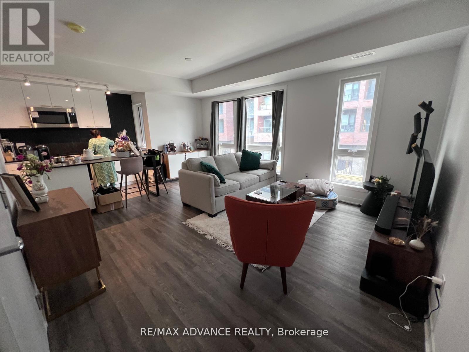 6 - 10 Ed Clark Gardens, Toronto, Ontario  M6N 0B5 - Photo 4 - W12691396