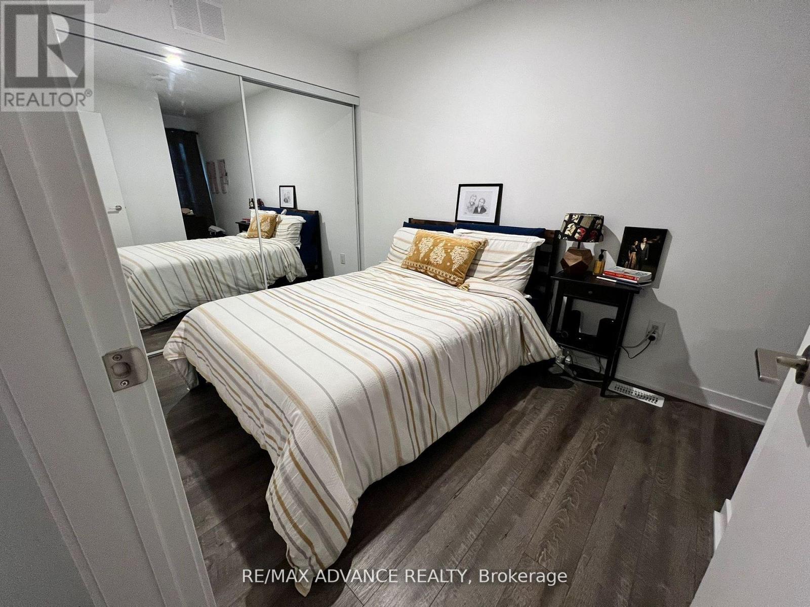 6 - 10 Ed Clark Gardens, Toronto, Ontario  M6N 0B5 - Photo 5 - W12691396