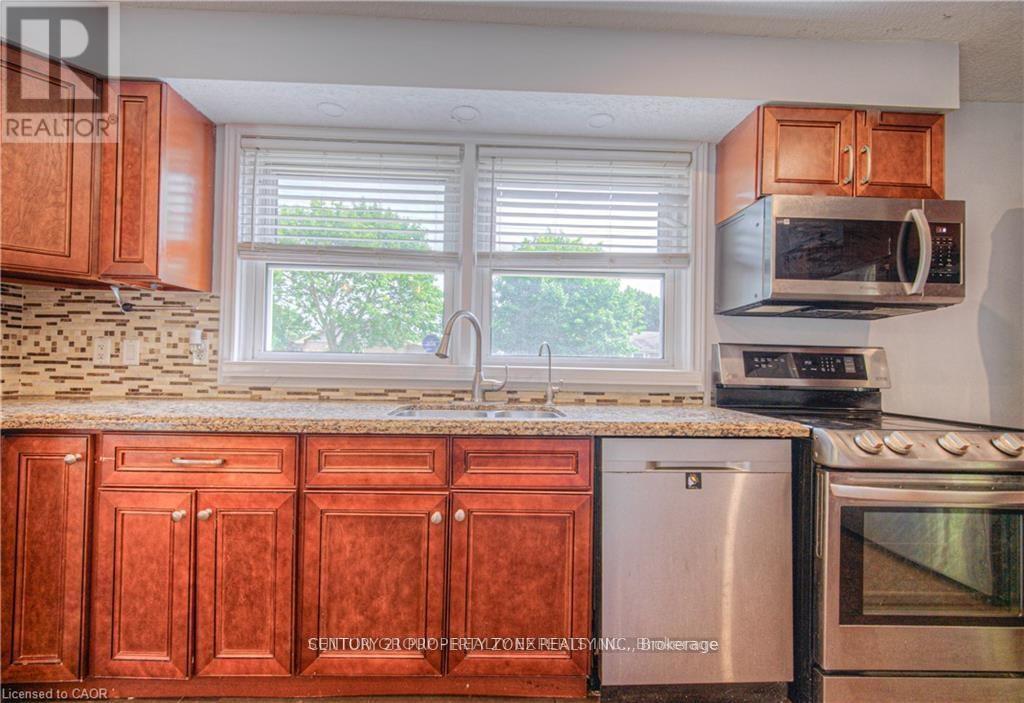 Upper - 169 Bruce Street, Kitchener, Ontario  N2B 1Z2 - Photo 6 - X12691298