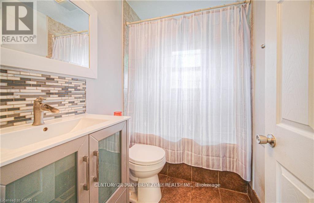 Upper - 169 Bruce Street, Kitchener, Ontario  N2B 1Z2 - Photo 8 - X12691298