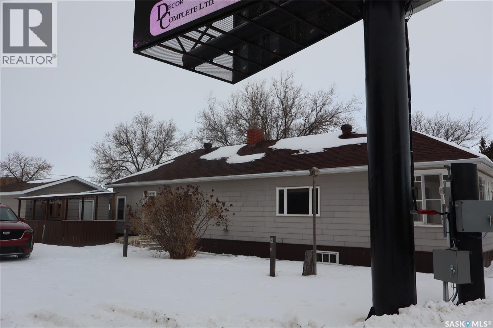 52 2nd Avenue Ne, Swift Current, Saskatchewan  S9H 2C5 - Photo 3 - SK026635