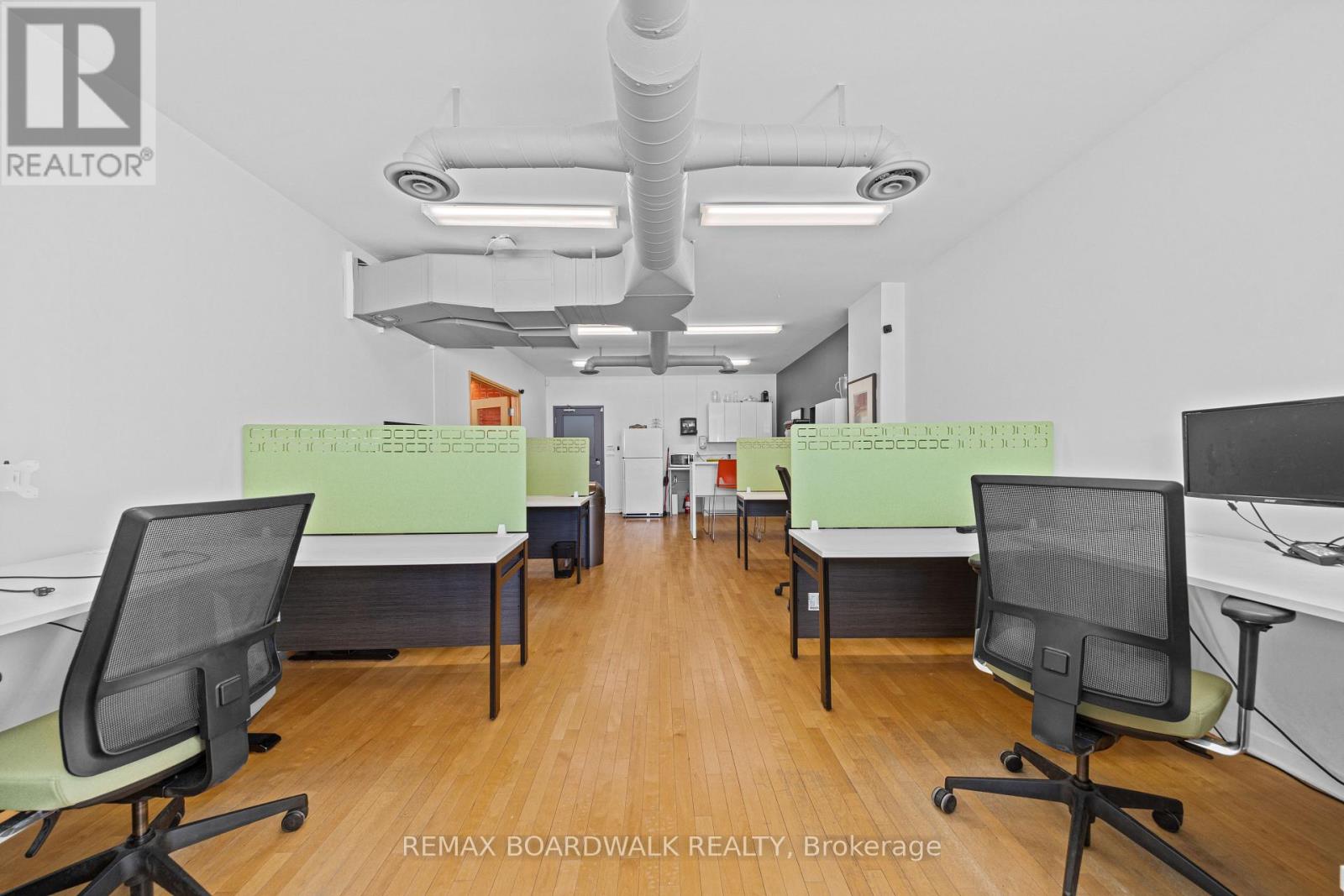 209-210 - 346 Richmond Road E, Ottawa, Ontario  K2A 0E7 - Photo 4 - X12615038