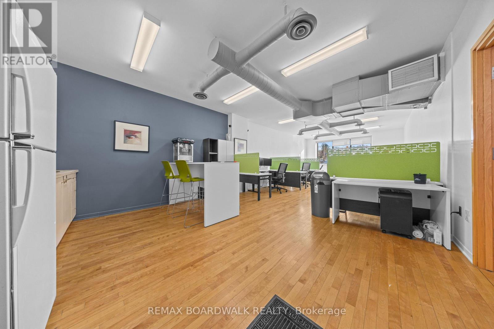 209-210 - 346 Richmond Road E, Ottawa, Ontario  K2A 0E7 - Photo 2 - X12615038