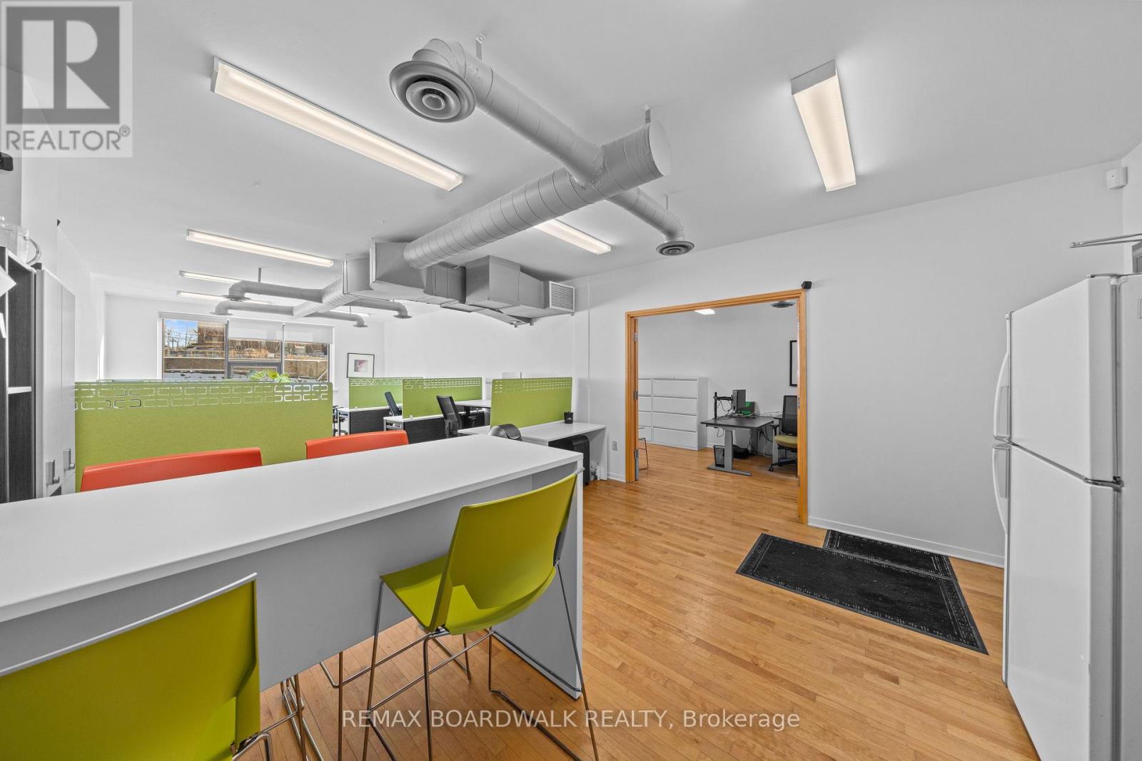 209-210 - 346 Richmond Road E, Ottawa, Ontario  K2A 0E7 - Photo 5 - X12615038