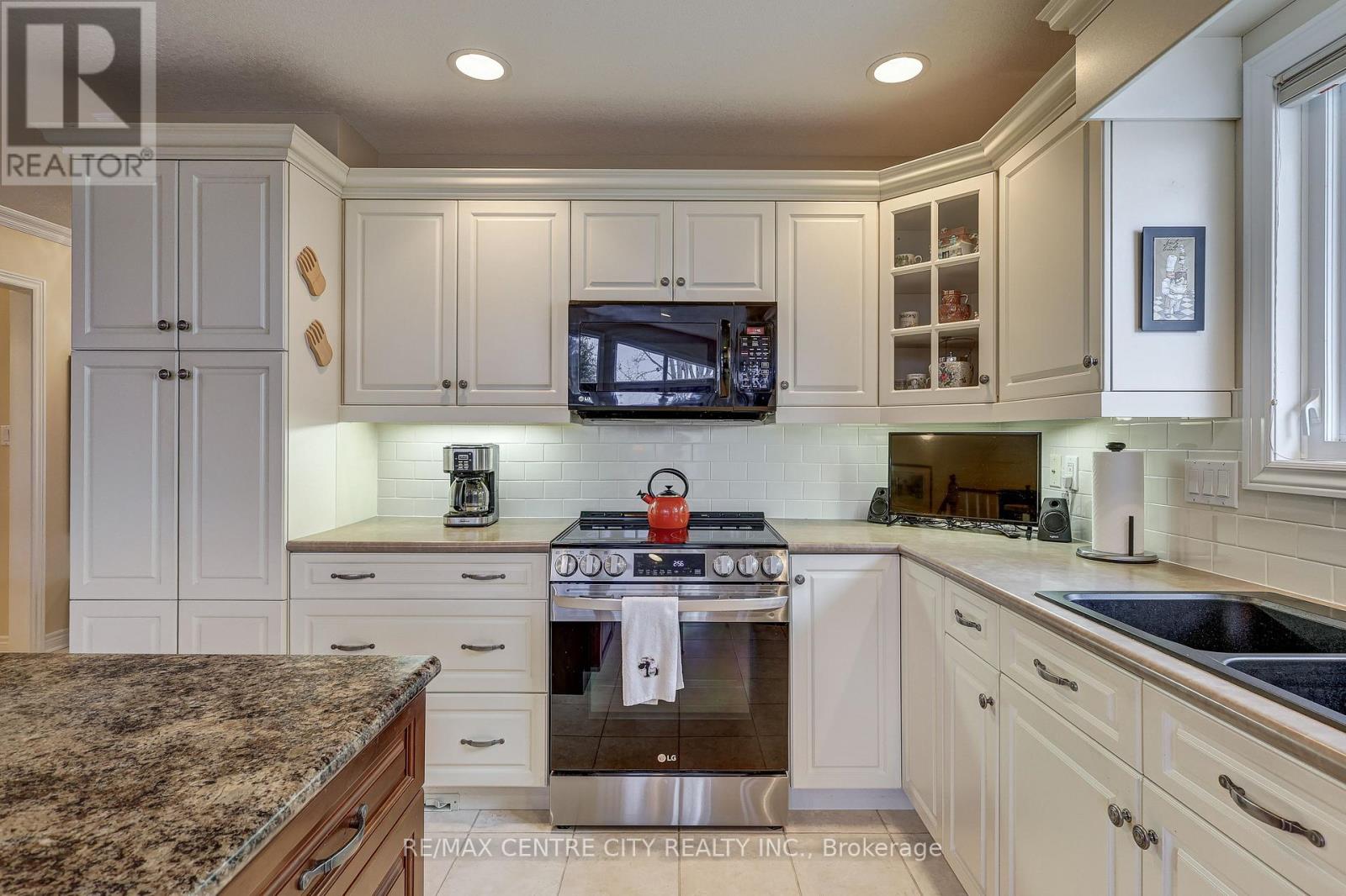 17 Hickory Lane, St. Thomas, Ontario  N5R 6K8 - Photo 16 - X12691422