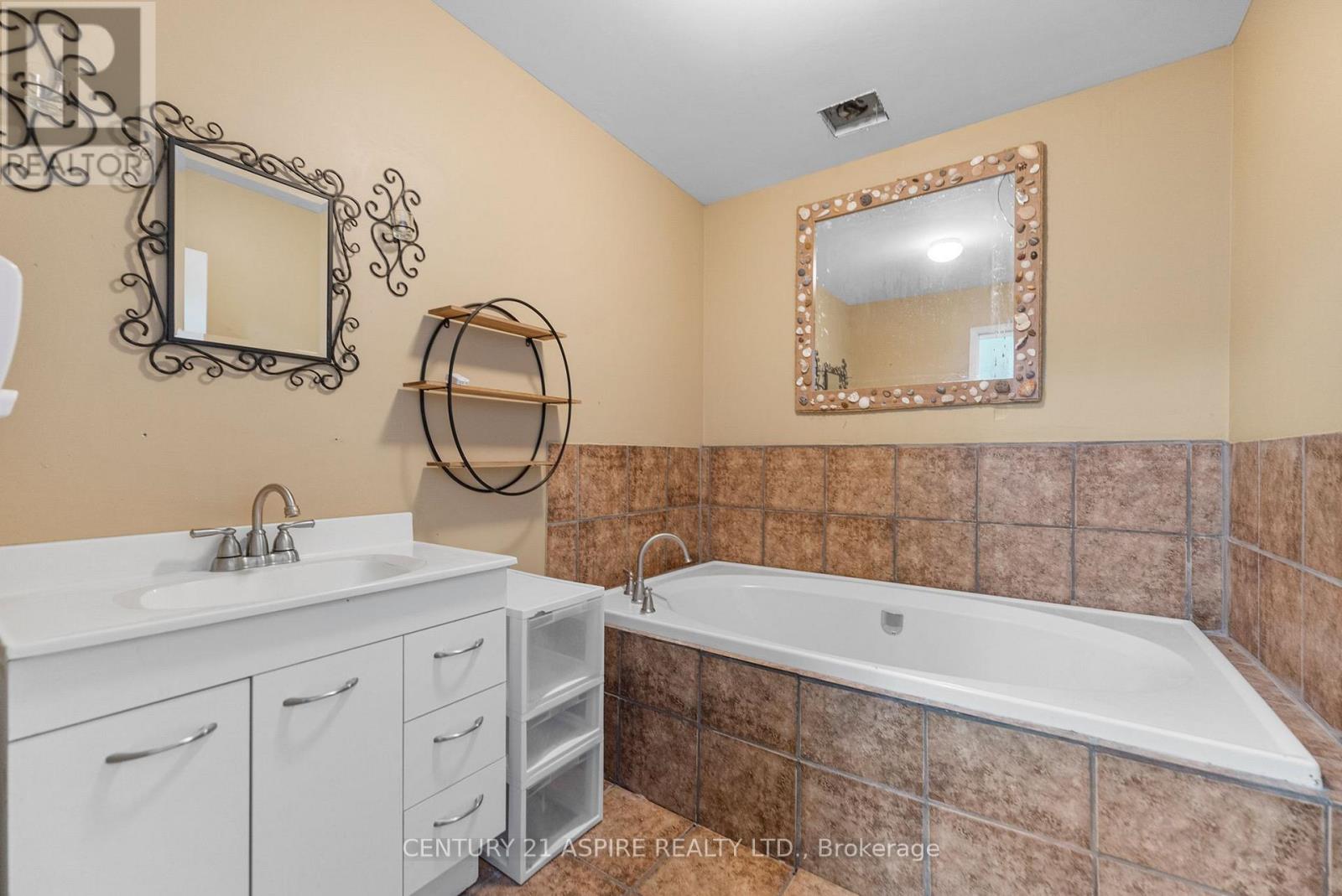 400 Calabogie Road, Mcnab/braeside, Ontario  K7S 3G8 - Photo 21 - X12691628