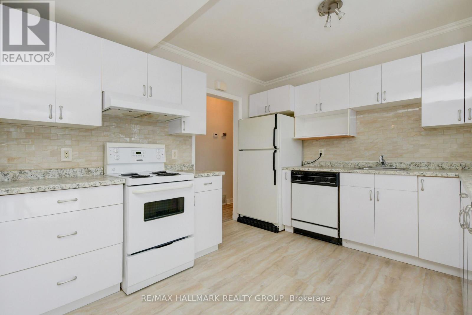 2223 Martha Avenue, Ottawa, Ontario  K1G 1K8 - Photo 12 - X12691608