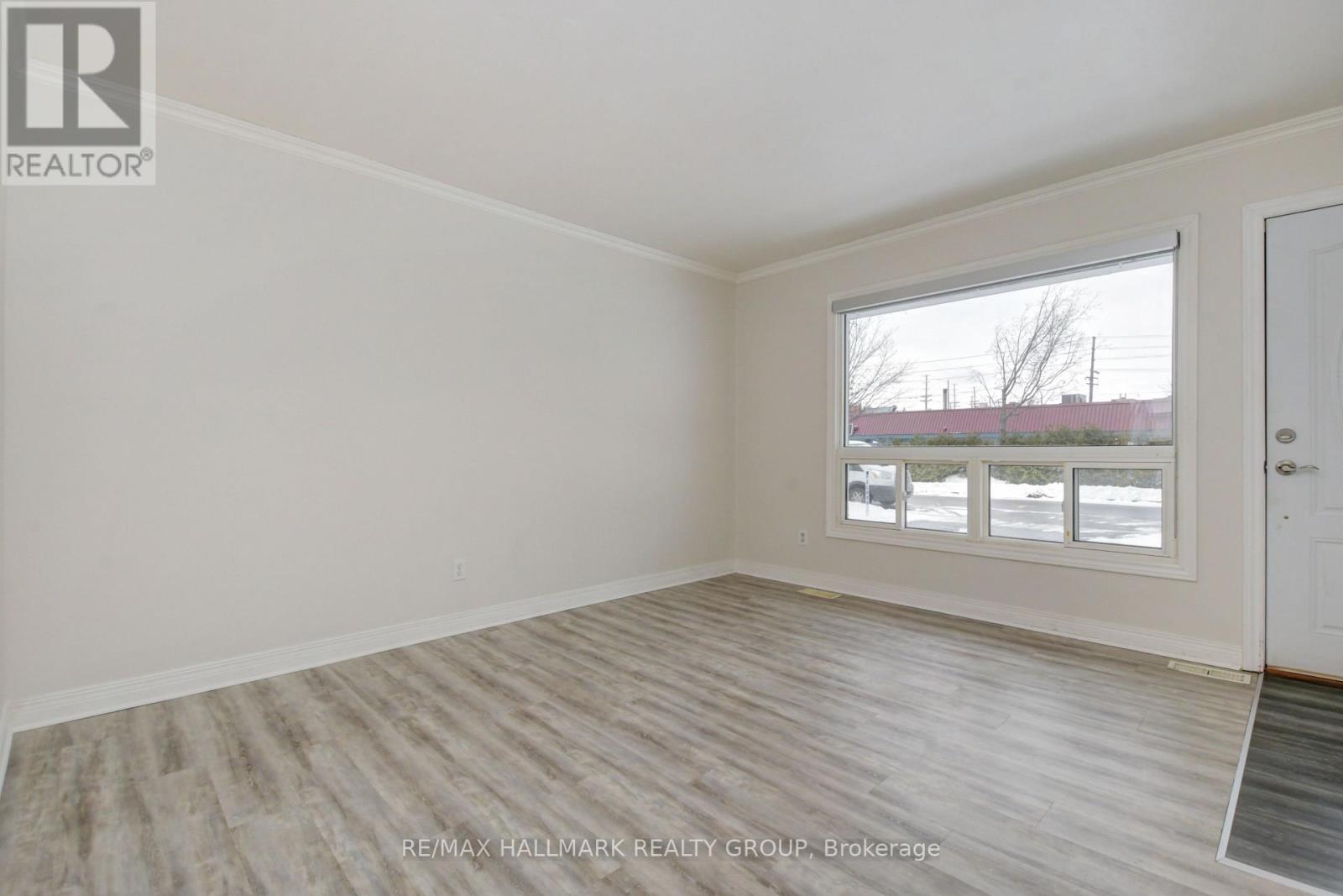 2223 Martha Avenue, Ottawa, Ontario  K1G 1K8 - Photo 5 - X12691608