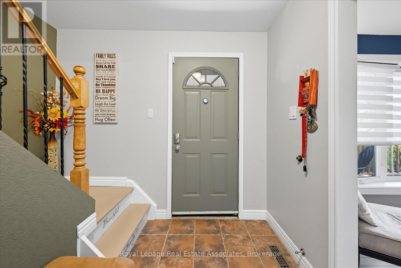 107 Billington Crescent, Hamilton, Ontario  L8T 4R3 - Photo 5 - X12537294