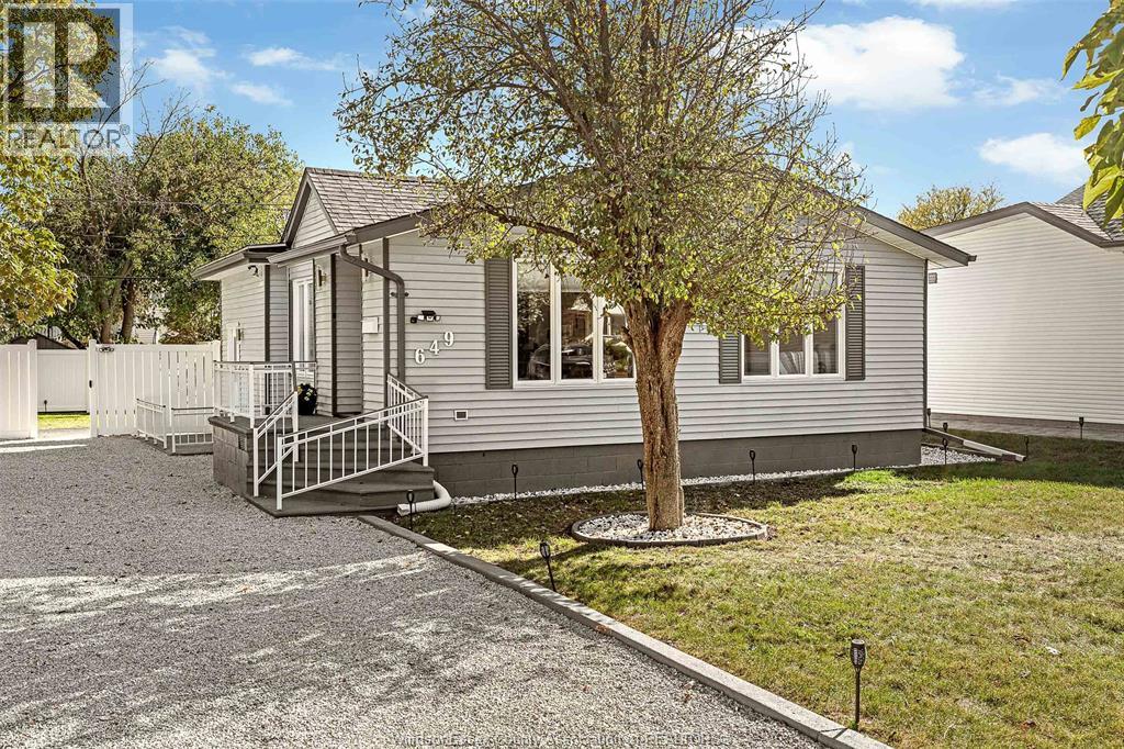 649 Edinborough Street, Windsor, Ontario N8X 3C8 - Photo 2 - 26000979
