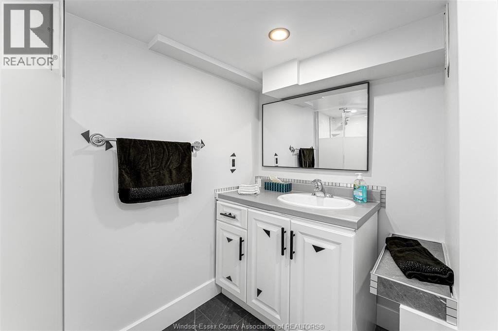 649 Edinborough Street, Windsor, Ontario N8X 3C8 - Photo 25 - 26000979