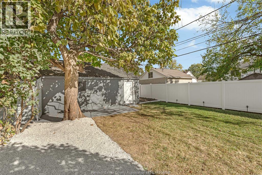 649 Edinborough Street, Windsor, Ontario N8X 3C8 - Photo 32 - 26000979