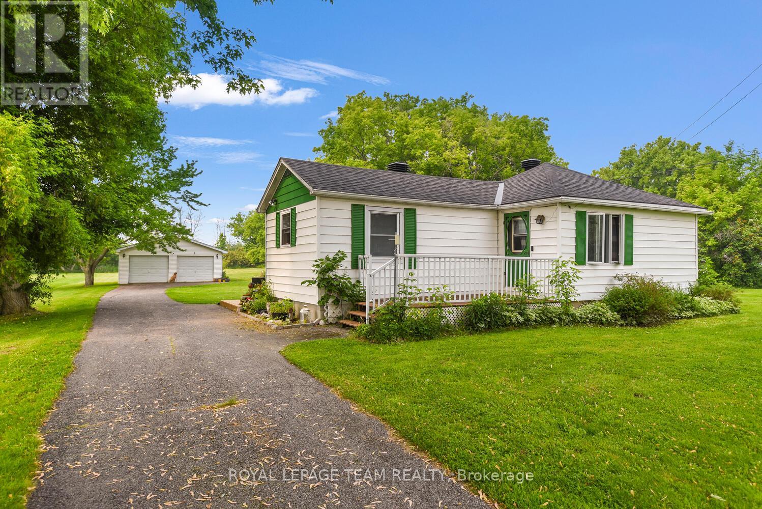 6 Burchell Street, Edwardsburgh/cardinal, Ontario  K0E 1T1 - Photo 9 - X12205878