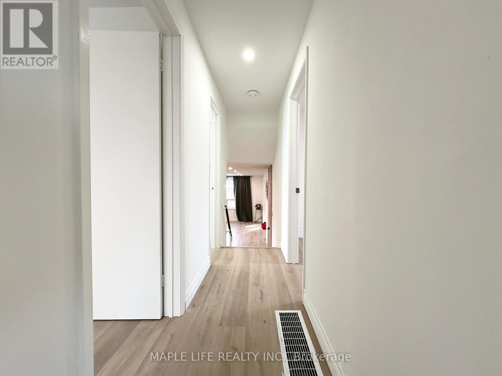 Main - 15 Nymark Avenue, Toronto, Ontario  M2J 2G8 - Photo 15 - C12691562