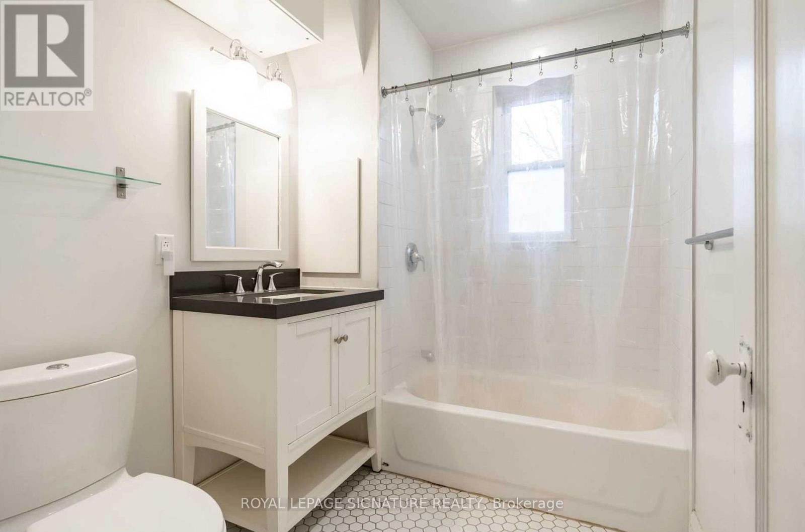 62 Kingsmount Park Road, Toronto, Ontario  M4L 3L4 - Photo 11 - E12691666