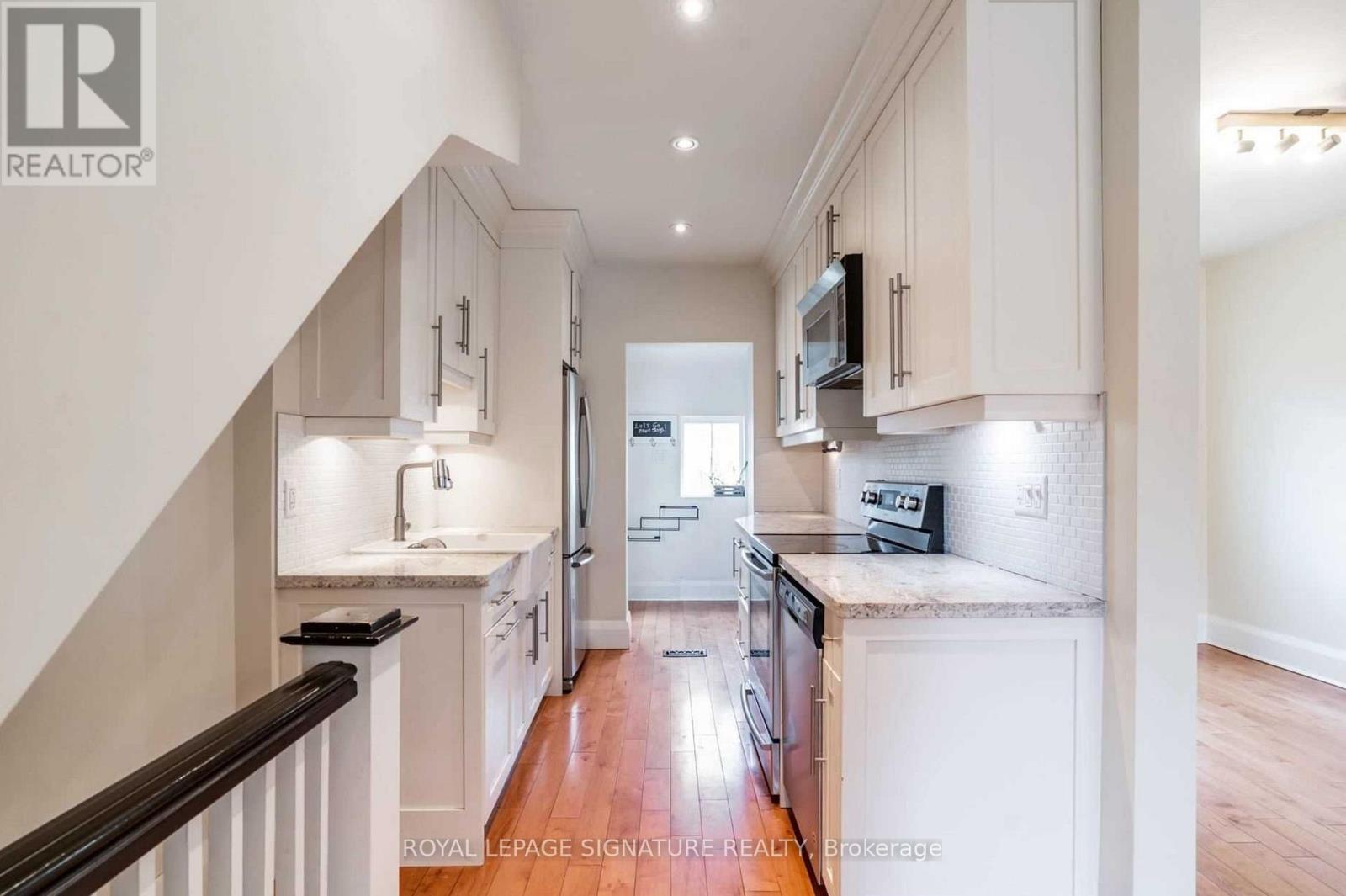 62 Kingsmount Park Road, Toronto, Ontario  M4L 3L4 - Photo 5 - E12691666