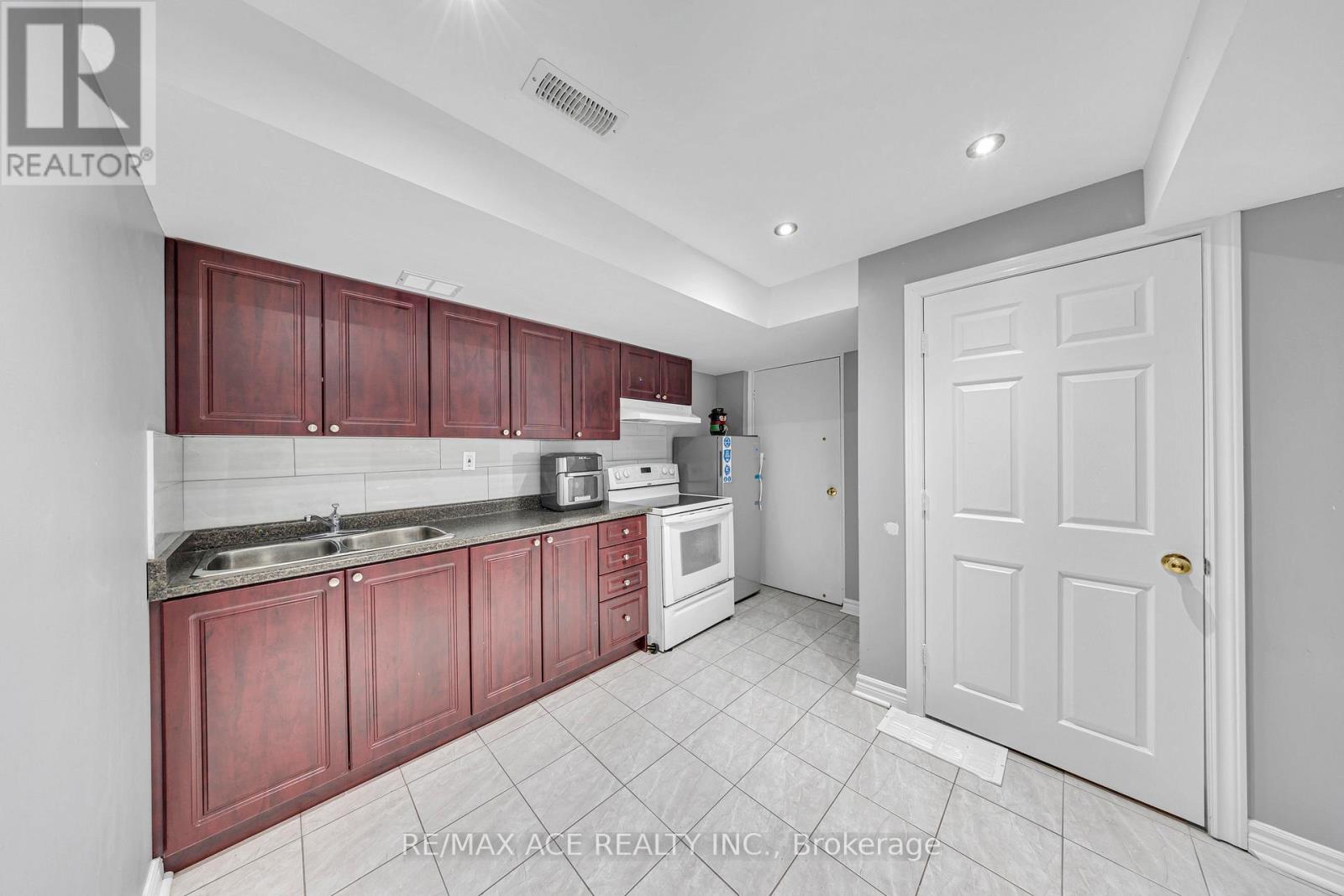 45 Harry Blaylock Drive, Markham, Ontario  L6E 2H1 - Photo 36 - N12691512