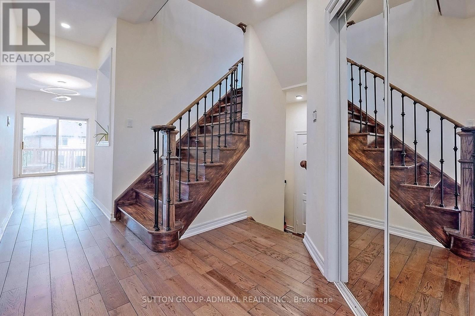 183 Ravineview Drive, Vaughan, Ontario  L6A 3T2 - Photo 3 - N12691528