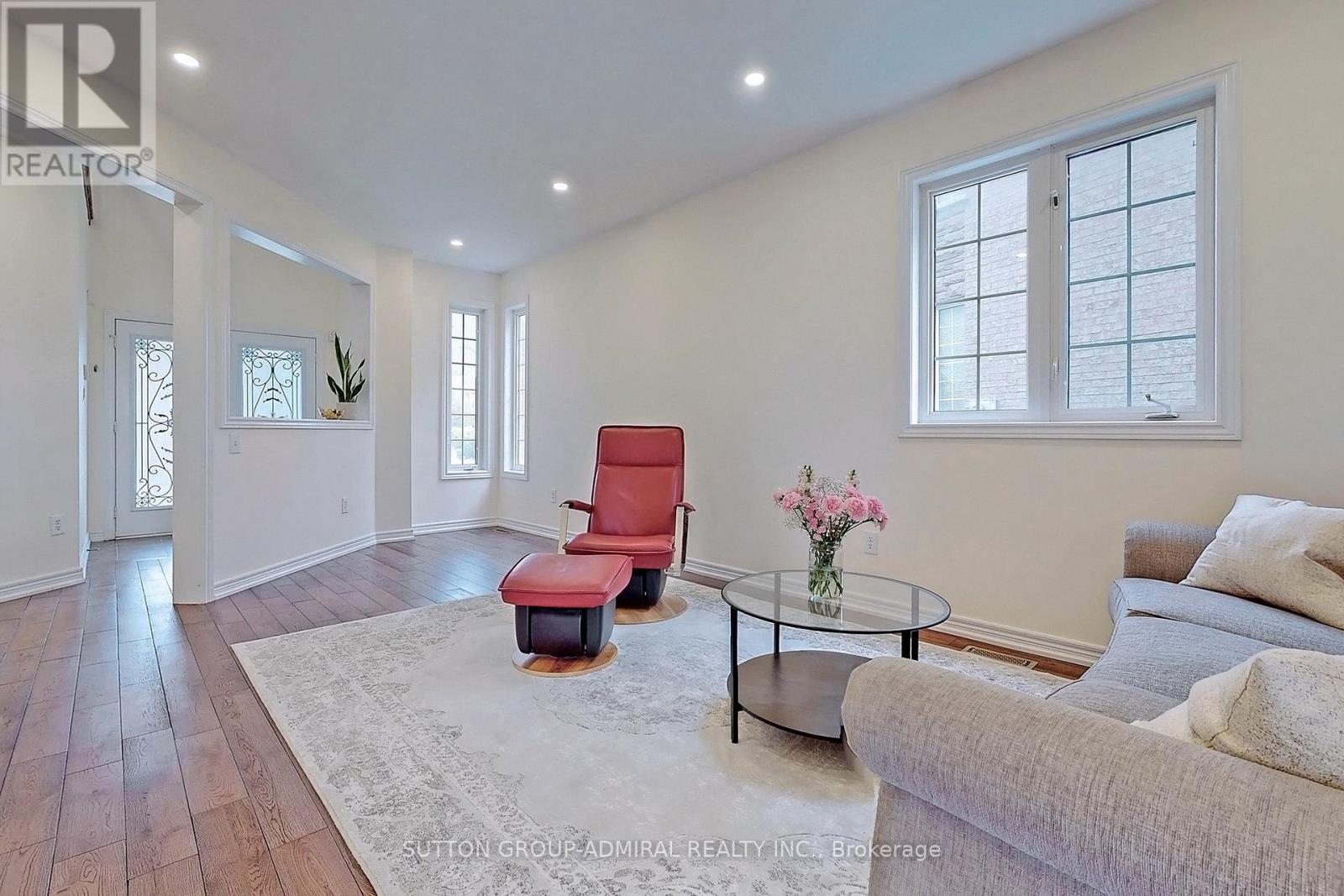 183 Ravineview Drive, Vaughan, Ontario  L6A 3T2 - Photo 4 - N12691528