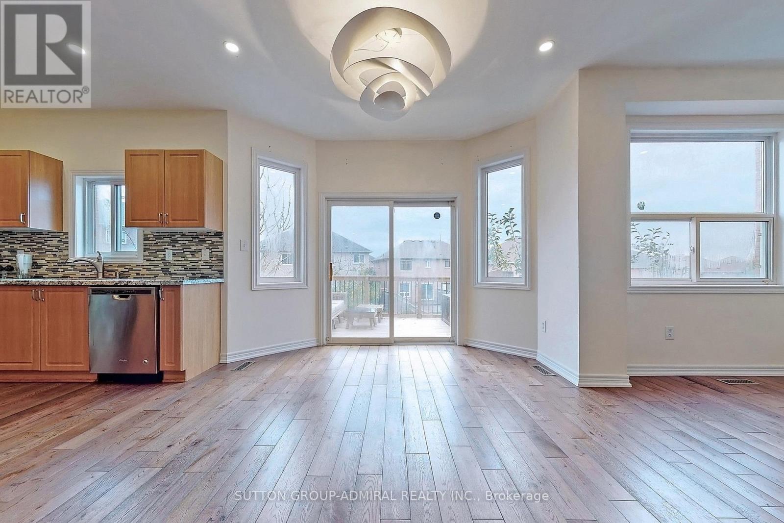 183 Ravineview Drive, Vaughan, Ontario  L6A 3T2 - Photo 9 - N12691528